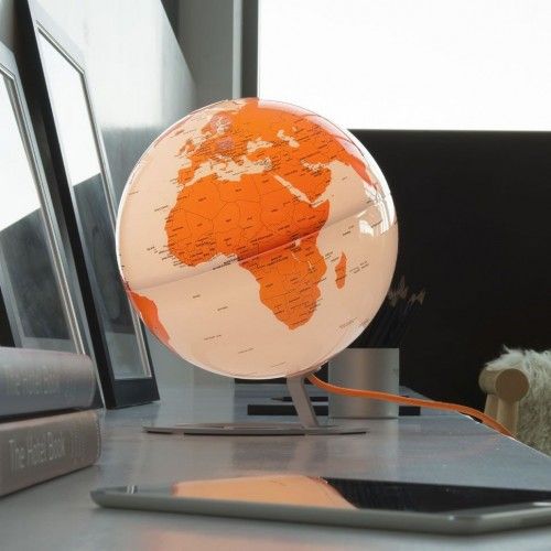 Globo terrestre illuminato nel design bianco e arancione su base in alluminio