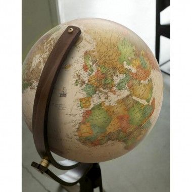 Globe terrestre lumineux pieds bois moulé sur roulettes Emily Antique