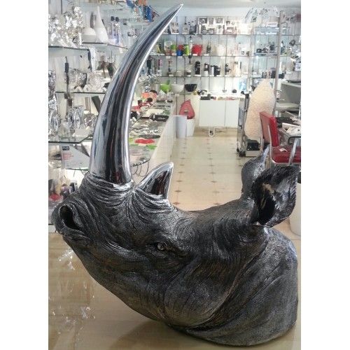 Cabeza de rinoceronte decorativa antigua