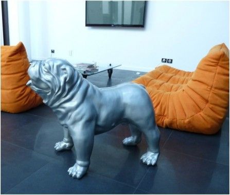 Estátua de Bulldog Inglês Cinza Prateado Brilhante