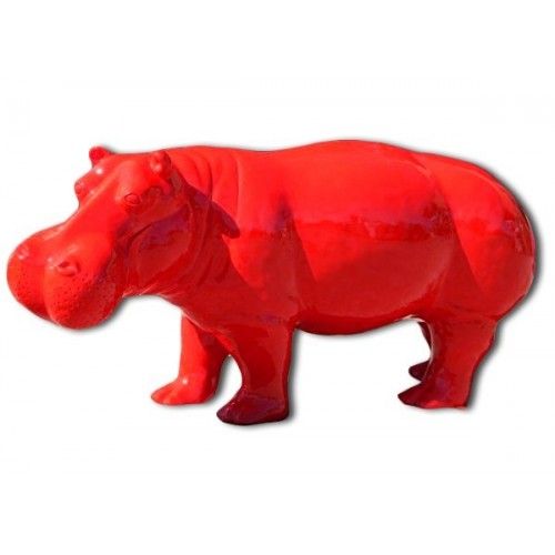 Gran estatua de hipopótamo rojo