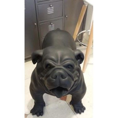 Estatua de bulldog inglés negro mate