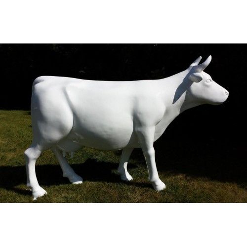 Vaca decorativa branca em tamanho real em resina 