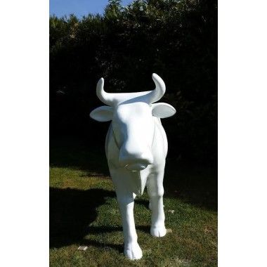 Vaca decorativa blanca de resina de tamaño natural 