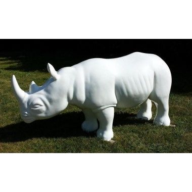Grande estátua de rinoceronte branco