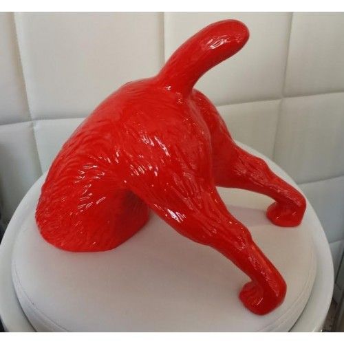 Statue chien terrier qui creuse rouge