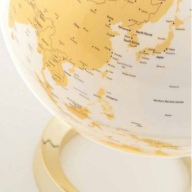 Globe terrestre lumineux design blanc or sur socle doré